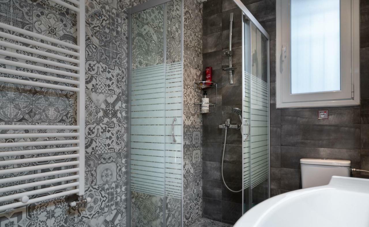 Modern & Stylish Apt At The Heart Of Athens Apartment Bagian luar foto