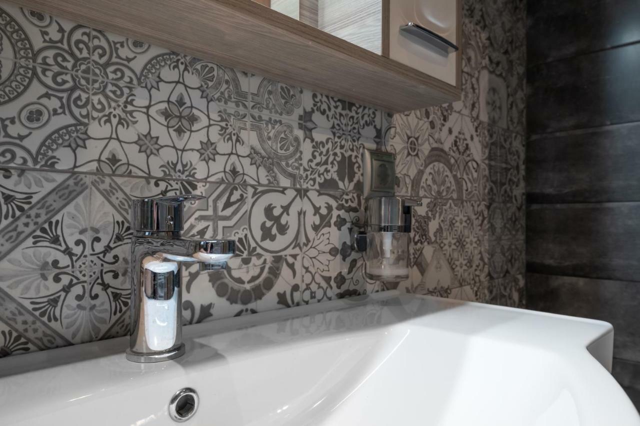 Modern & Stylish Apt At The Heart Of Athens Apartment Bagian luar foto